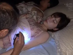 Xxx chị trưởng phòng có chiếc váy ngắn mỏng trong đêm tăng ca