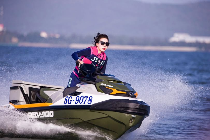 Xơi bé thỏ vú đẹp lồn chứa đầy tinh